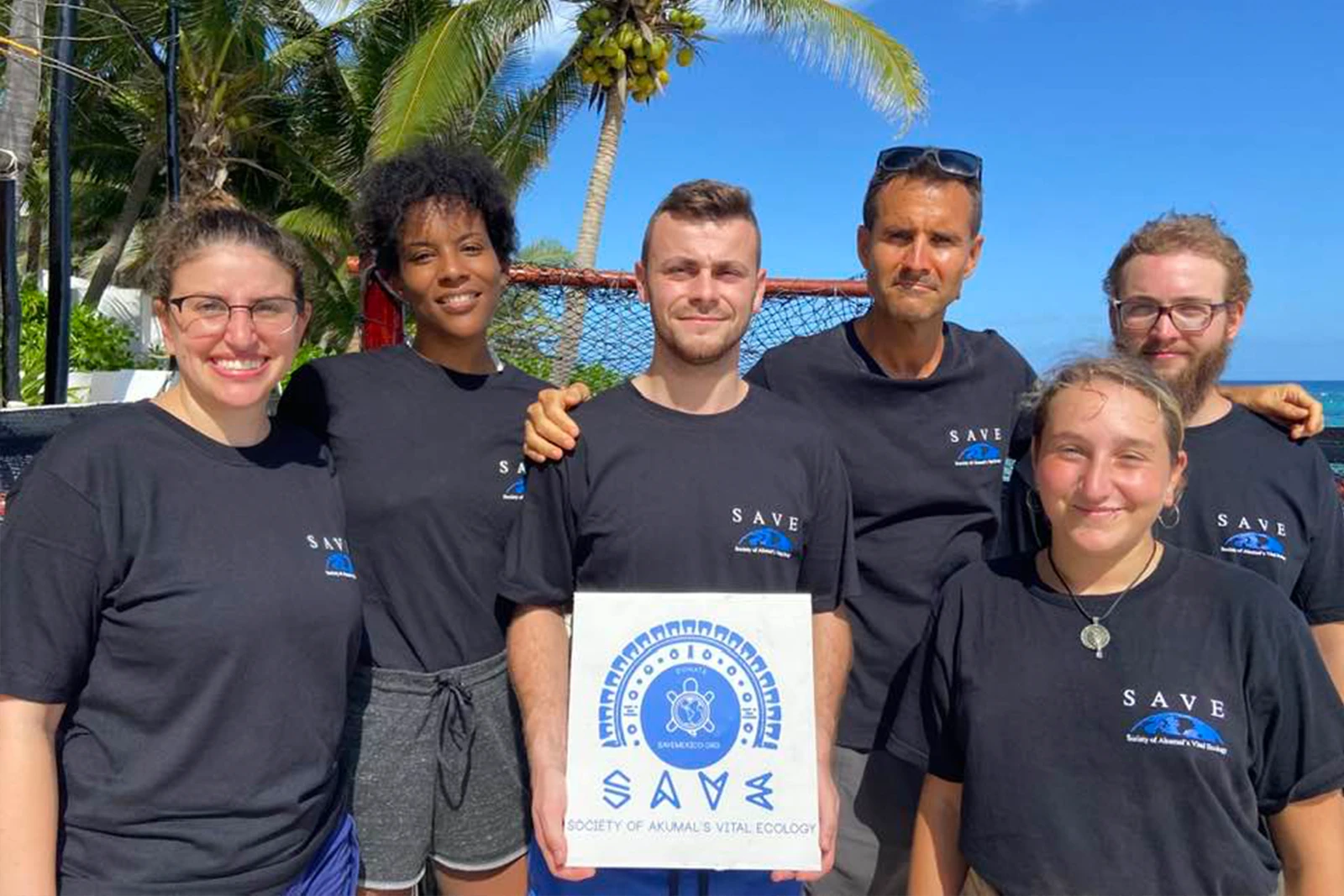 SAVE volunteer team on the beach in Akumal